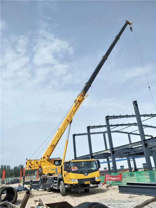 罗甸县超高层建筑钢结构吊装案例